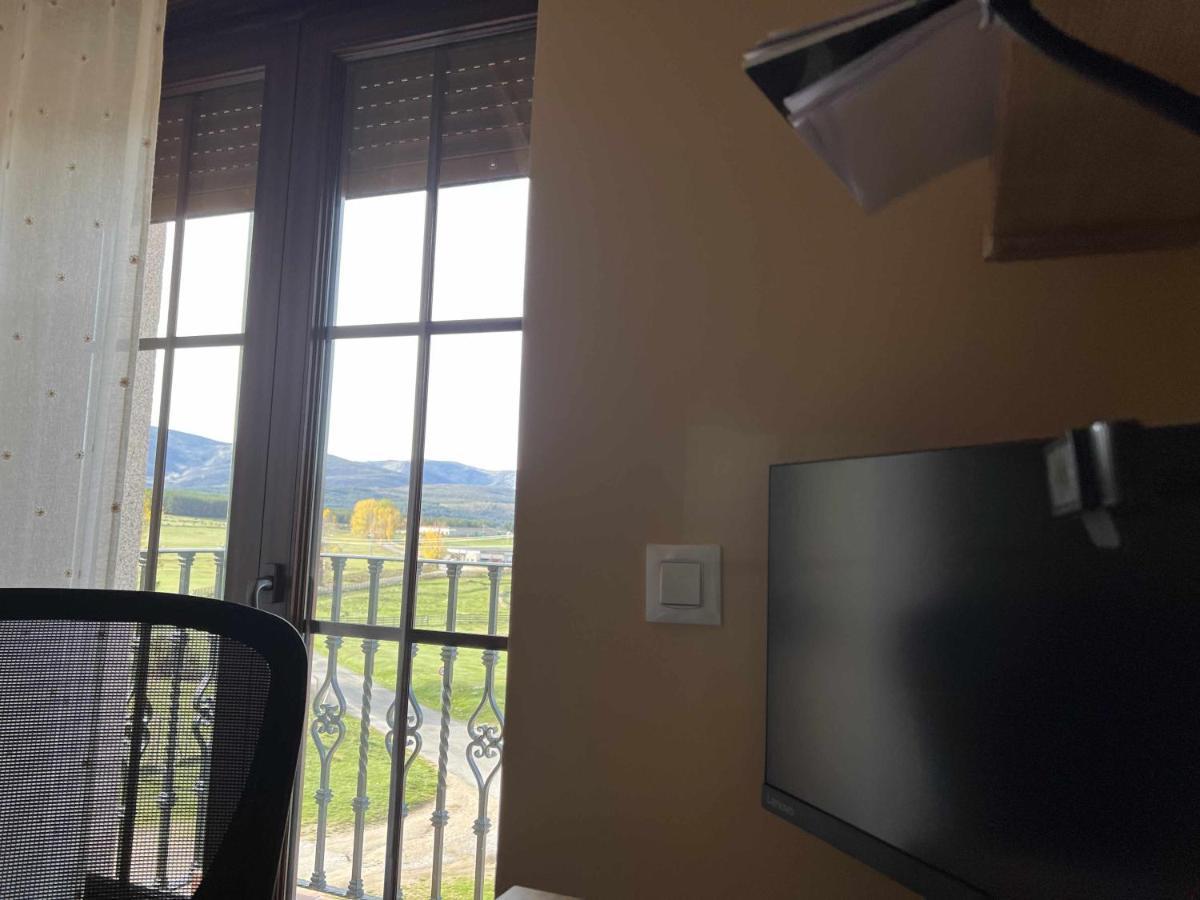 La Nava De Gredos Acogedor Piso Con Vistas Apartamento Navarredonda de Gredos Exterior foto